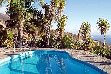 vakantiehuis-met-zwembad-in-fuencaliente